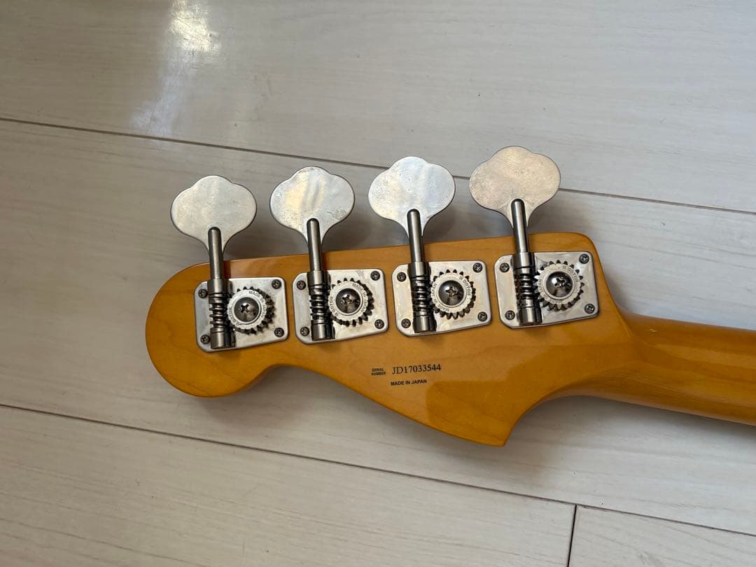 Fender P-Bass レッド