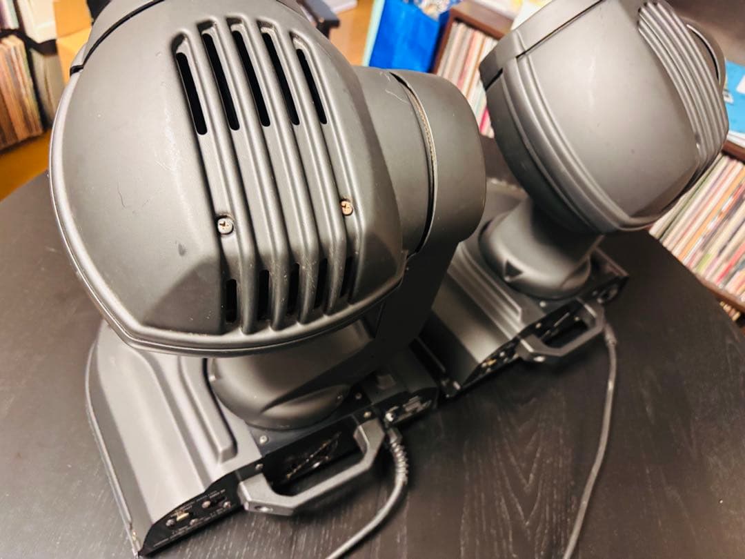 ムービングライト送無2台ROBEshow lighting ledwash136