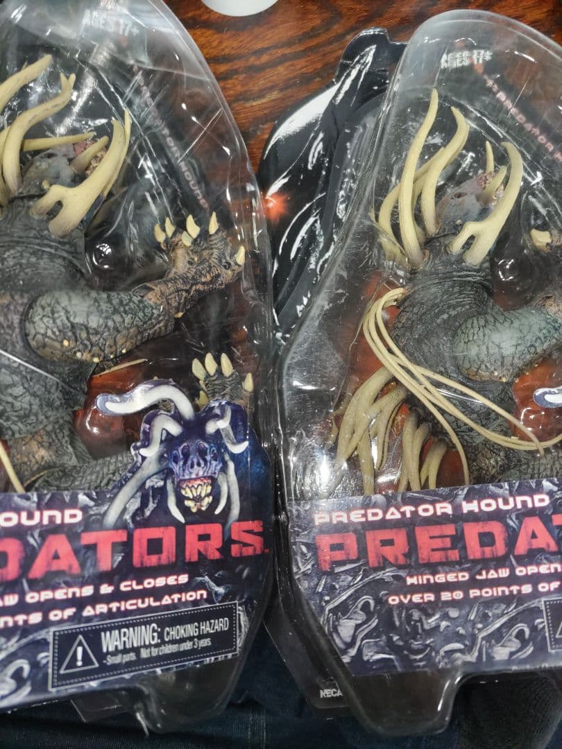 NECA ネカ　プレデターハウンド　ドッグ　2体セット　プレデターバッドランド