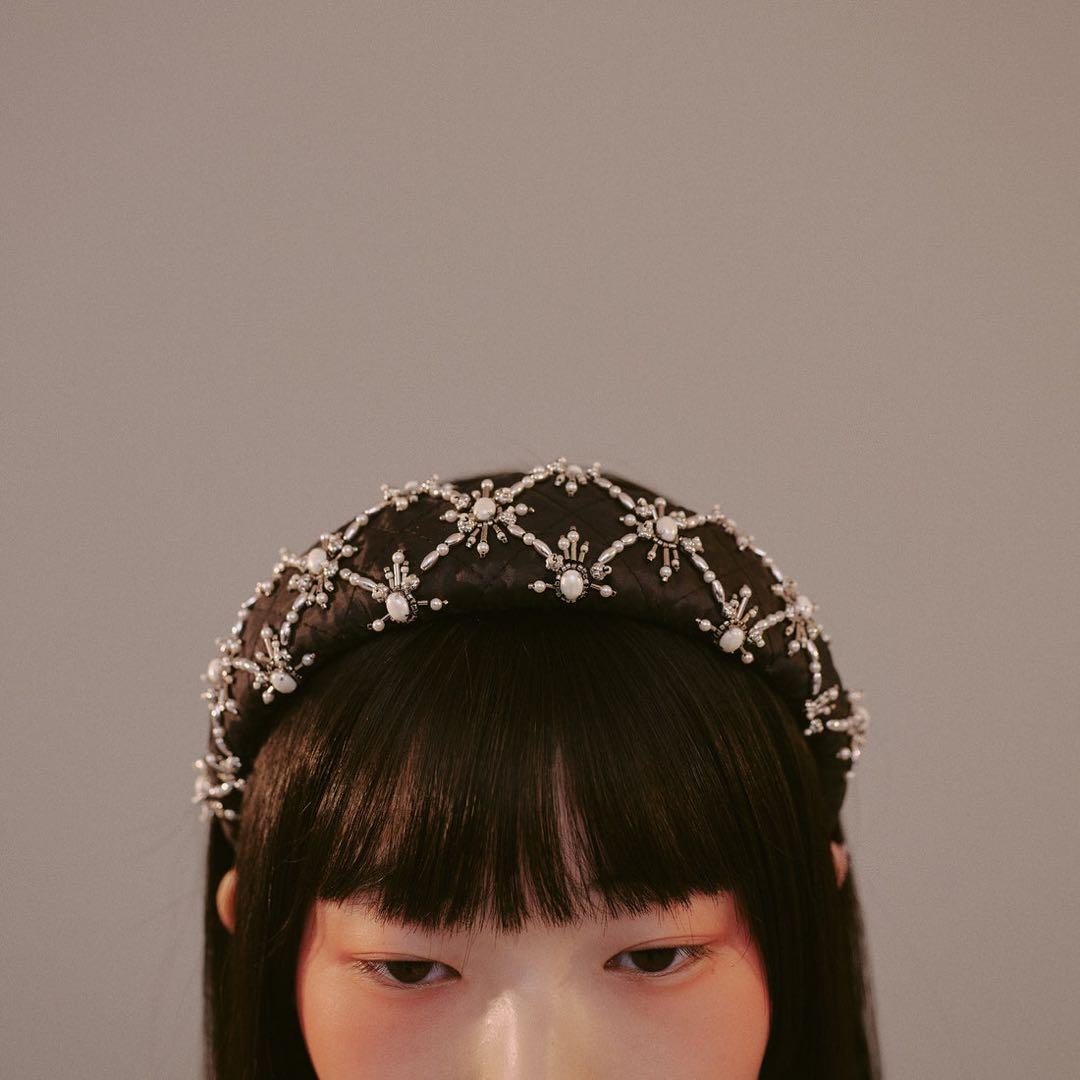 タナカダイスケ White pearl hair band Black
