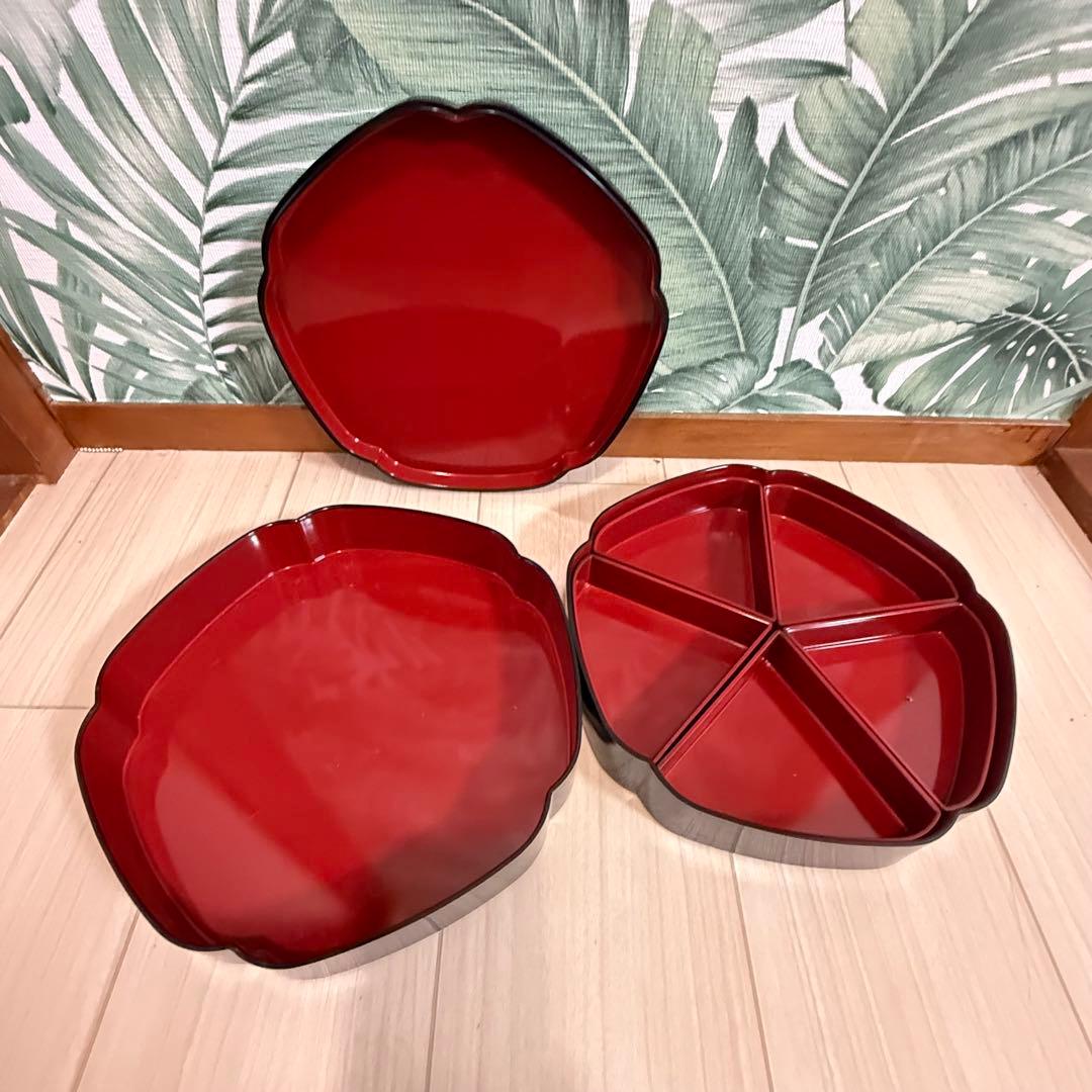 梅形松花堂＊枞草、黒い重箱 2段お節料理や弁当花見等花と蝶の装飾付きかなり古い