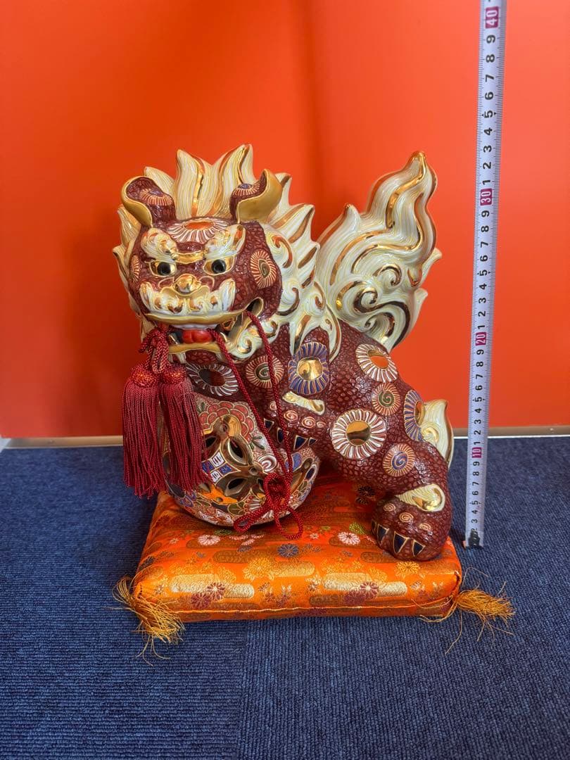 2017  九谷焼 太吉　玉乗り獅子 狛犬 置物 縁起物　金彩座布団付き