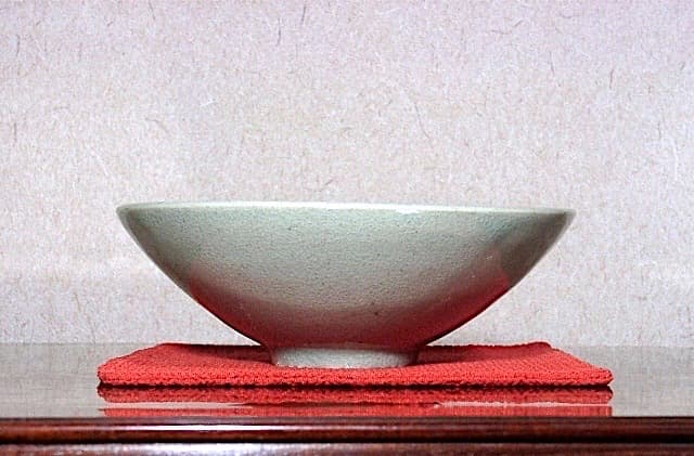 高麗　安 東五 作　雲鶴青磁　茶碗　無傷　箱無　保証。