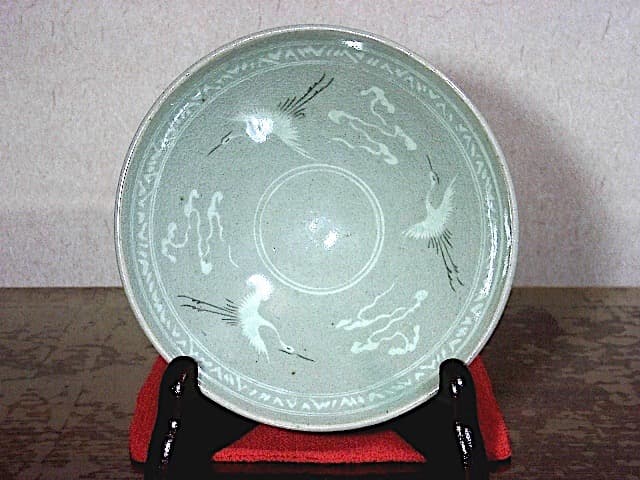 高麗　安 東五 作　雲鶴青磁　茶碗　無傷　箱無　保証。