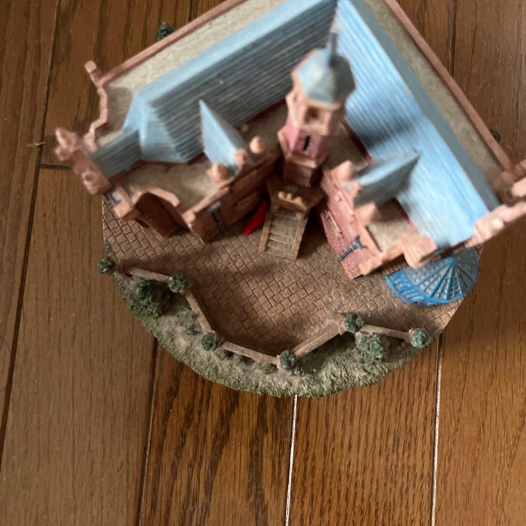 ホーンテッドマンション　ゴシック様式の建物ミニチュア　フィギュア