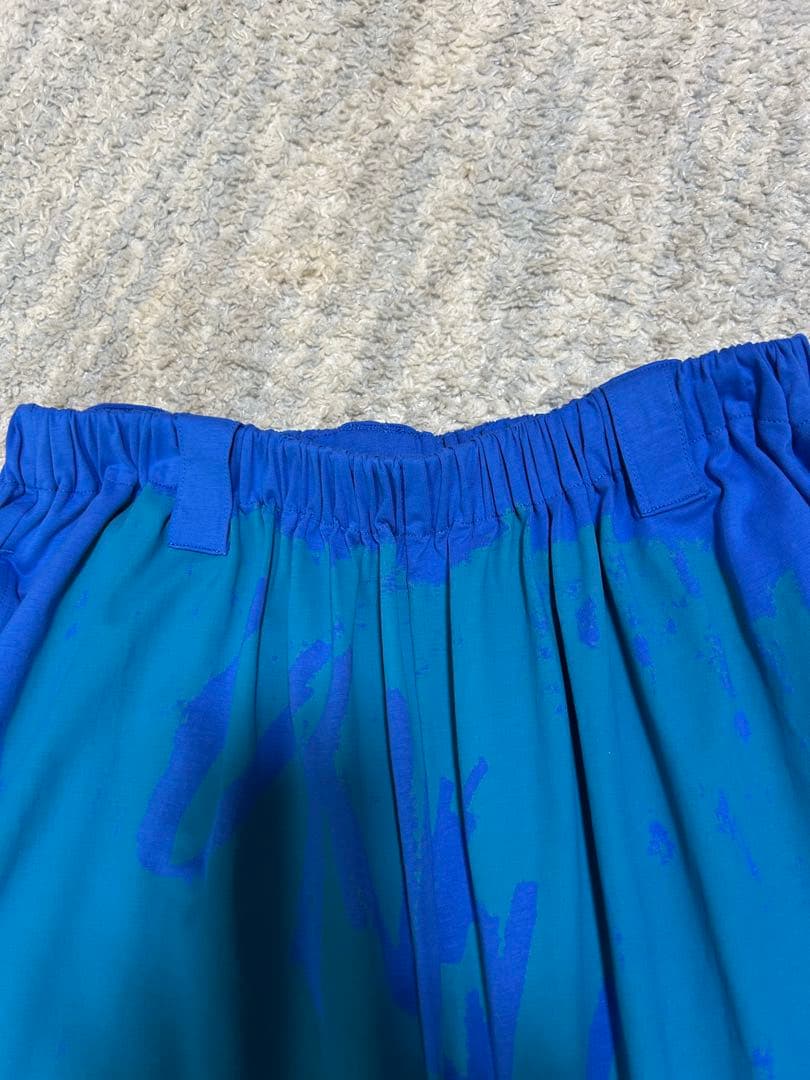 萌MOYURU 【美品】✨鮮やかなブルーのサルエルパンツ