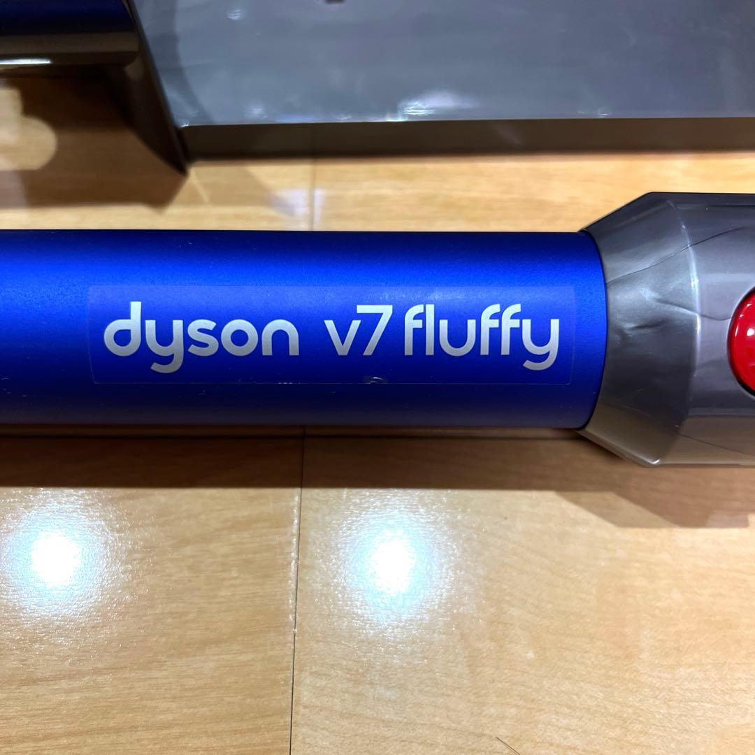ゴ*ン様 ジャンク品　dyson v7 SV11コードレス掃除機　付属品付き