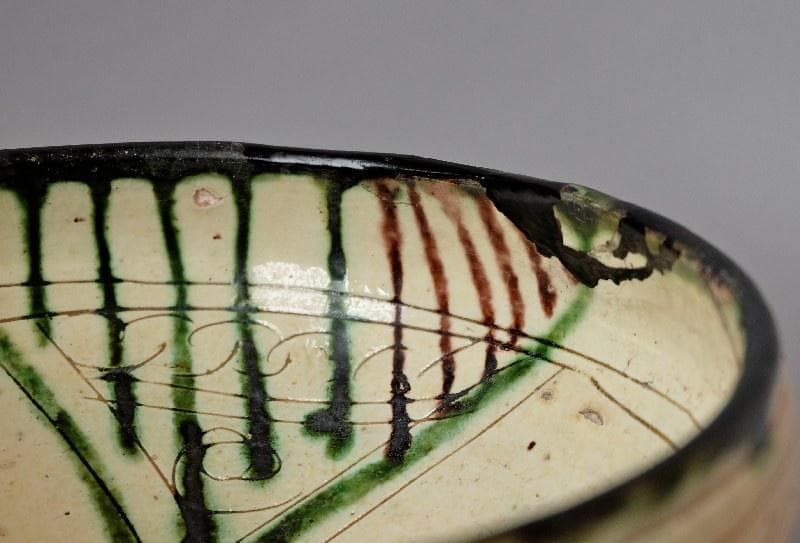 ☆☆☆イスラム陶☆二彩・線刻の花文の鉢