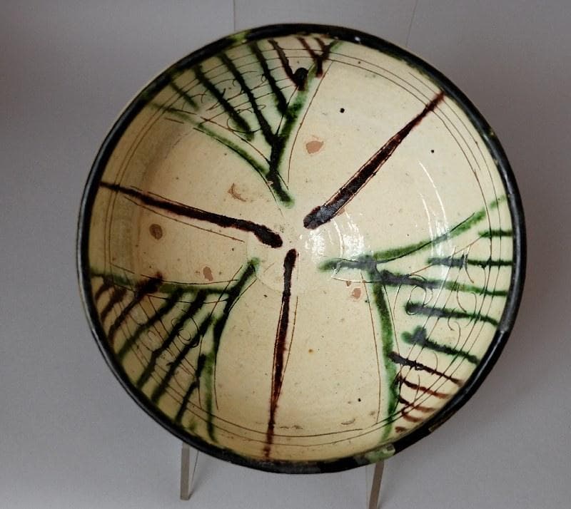 ☆☆☆イスラム陶☆二彩・線刻の花文の鉢