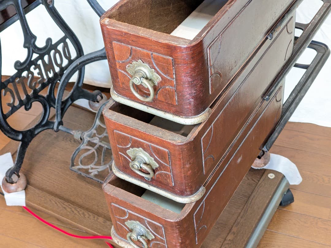 足踏みミシン　レトロ　希少な引出し6個タイプ　星のマーク