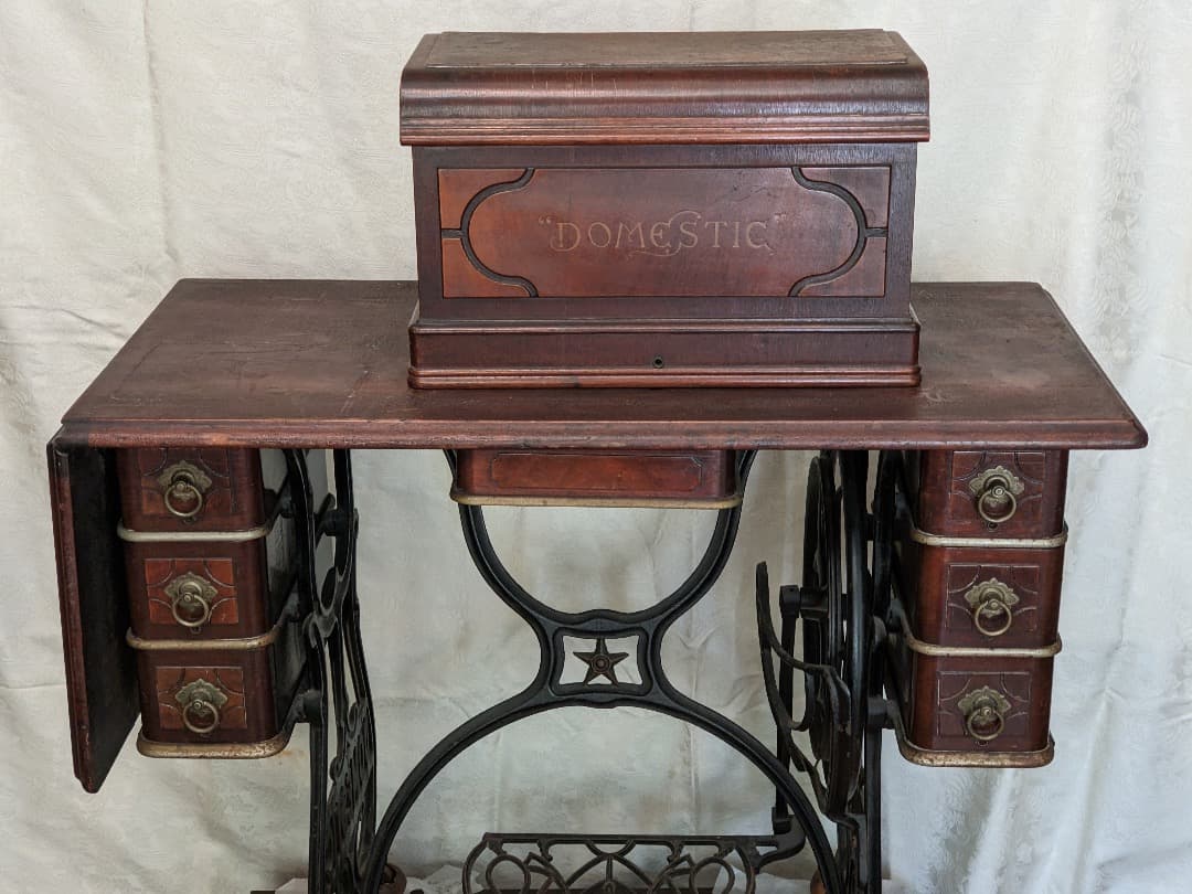 足踏みミシン　レトロ　希少な引出し6個タイプ　星のマーク