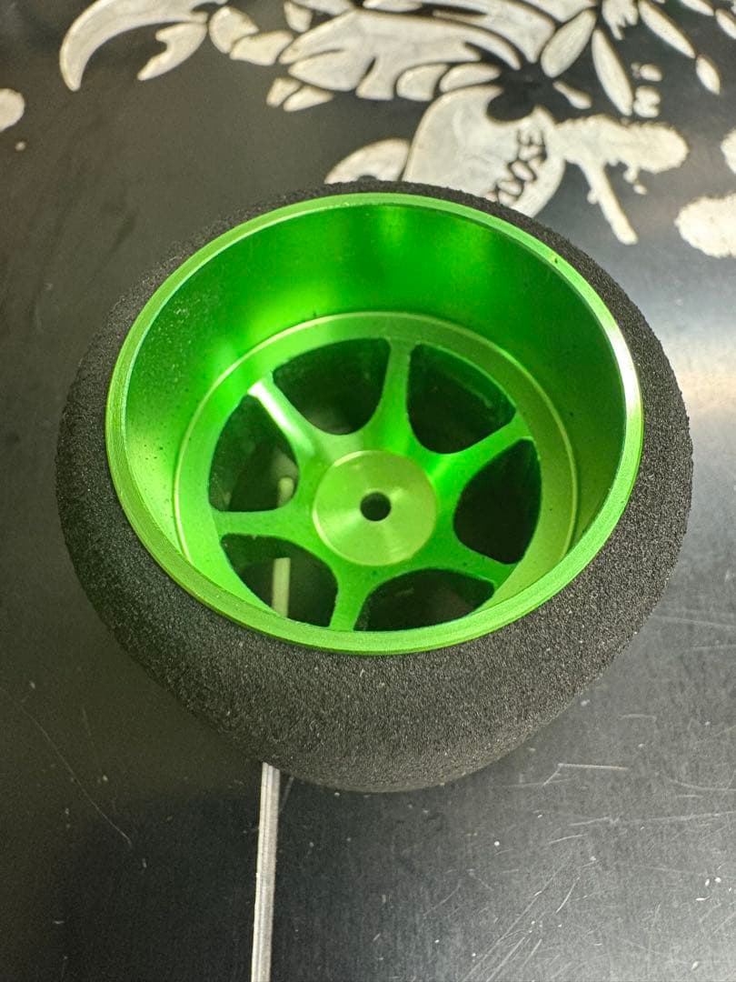 テールスライダー ライムグリーンアルミホイール