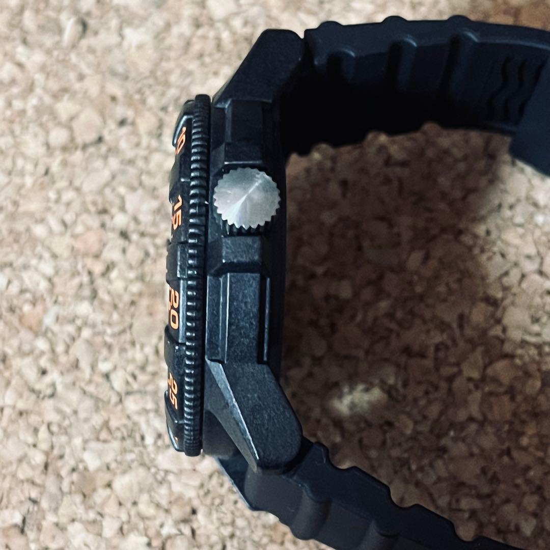 LUMINOXシリーズ0320／オレンジ カーボンケース