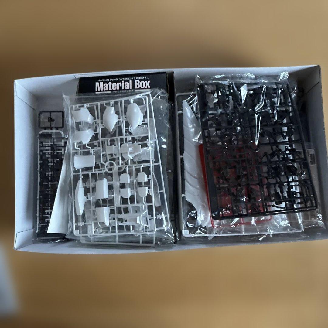 PG ウイングガンダムゼロカスタム　新品未組立品W-ZERO CUSTOM