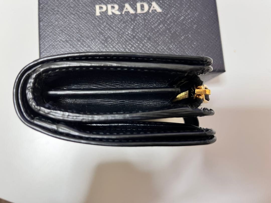 プラダ サフィアーノ 二つ折り財布