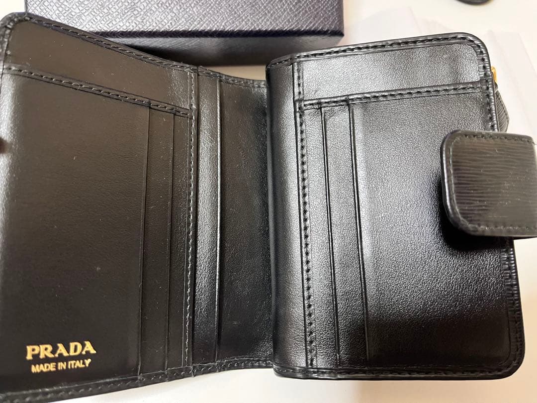 プラダ サフィアーノ 二つ折り財布