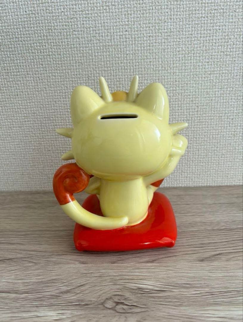 ポケットモンスター　てまねきニャース　貯金箱　座布団(赤)