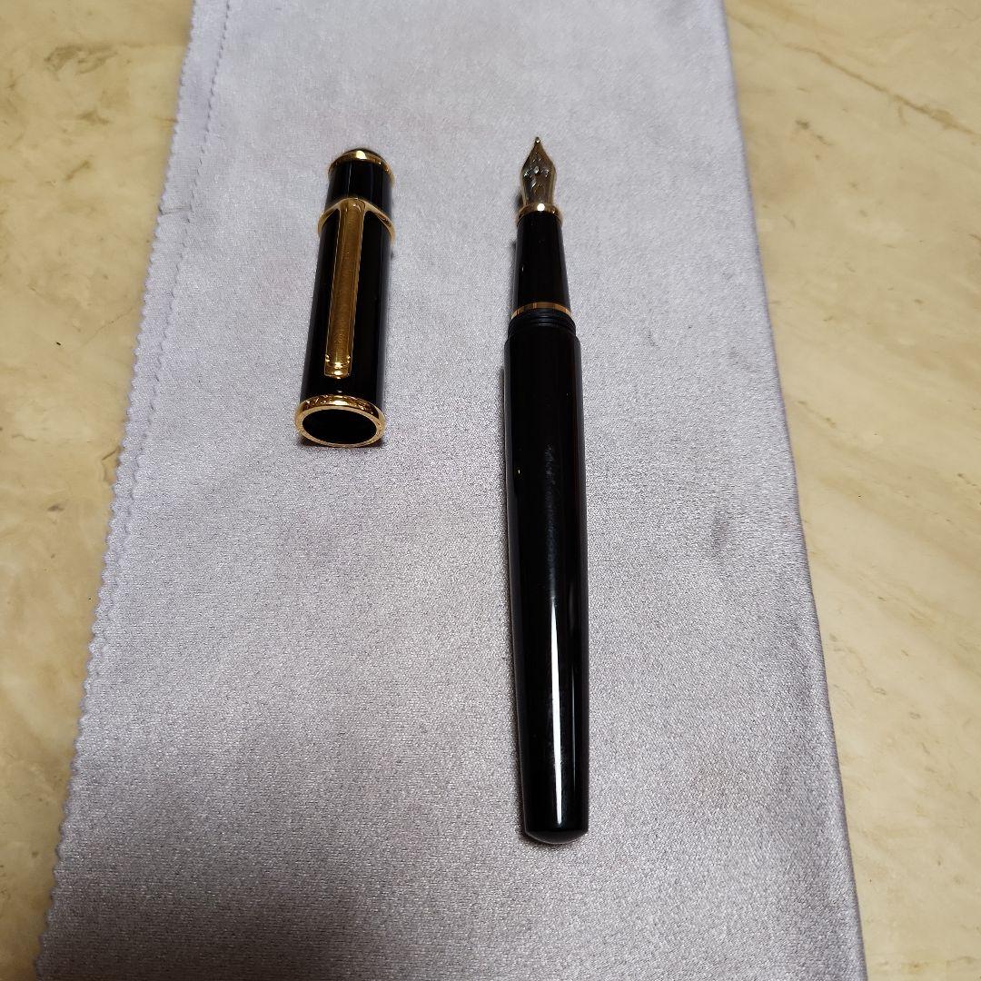 Cartier 万年筆 黒 ゴールド装飾