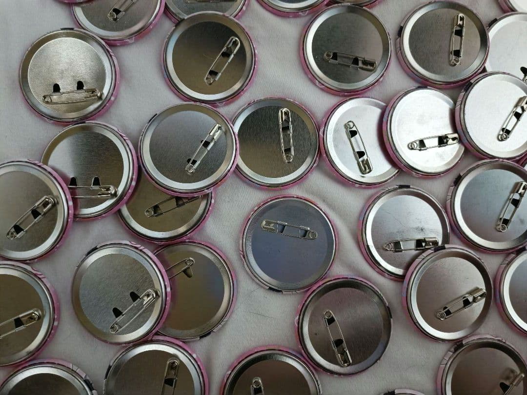 すとぷり　さとみ　缶バッチ　2021　newyear デフォ　にゅーいやー