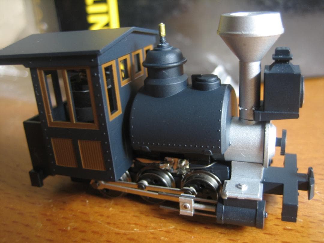 HOナロー／C型ポーターサドルタンク／0-6-0／大型前照灯点灯／ミニトレインズ