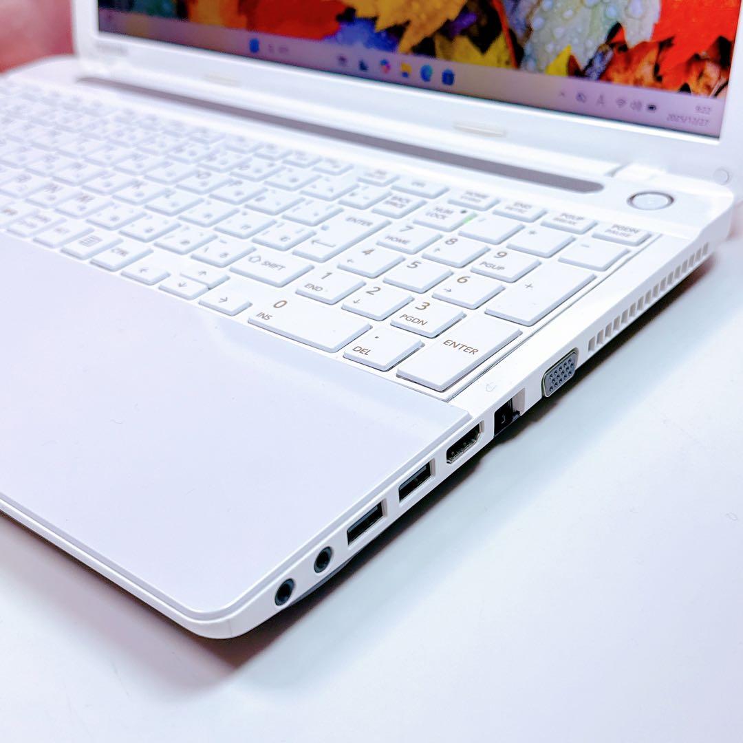 新品SSDで爆速✨windows11 ノートパソコン✨オフィス カメラ 白 薄型