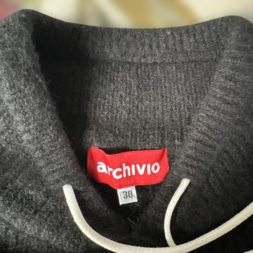 フード付きクロップドセーター 黒と白