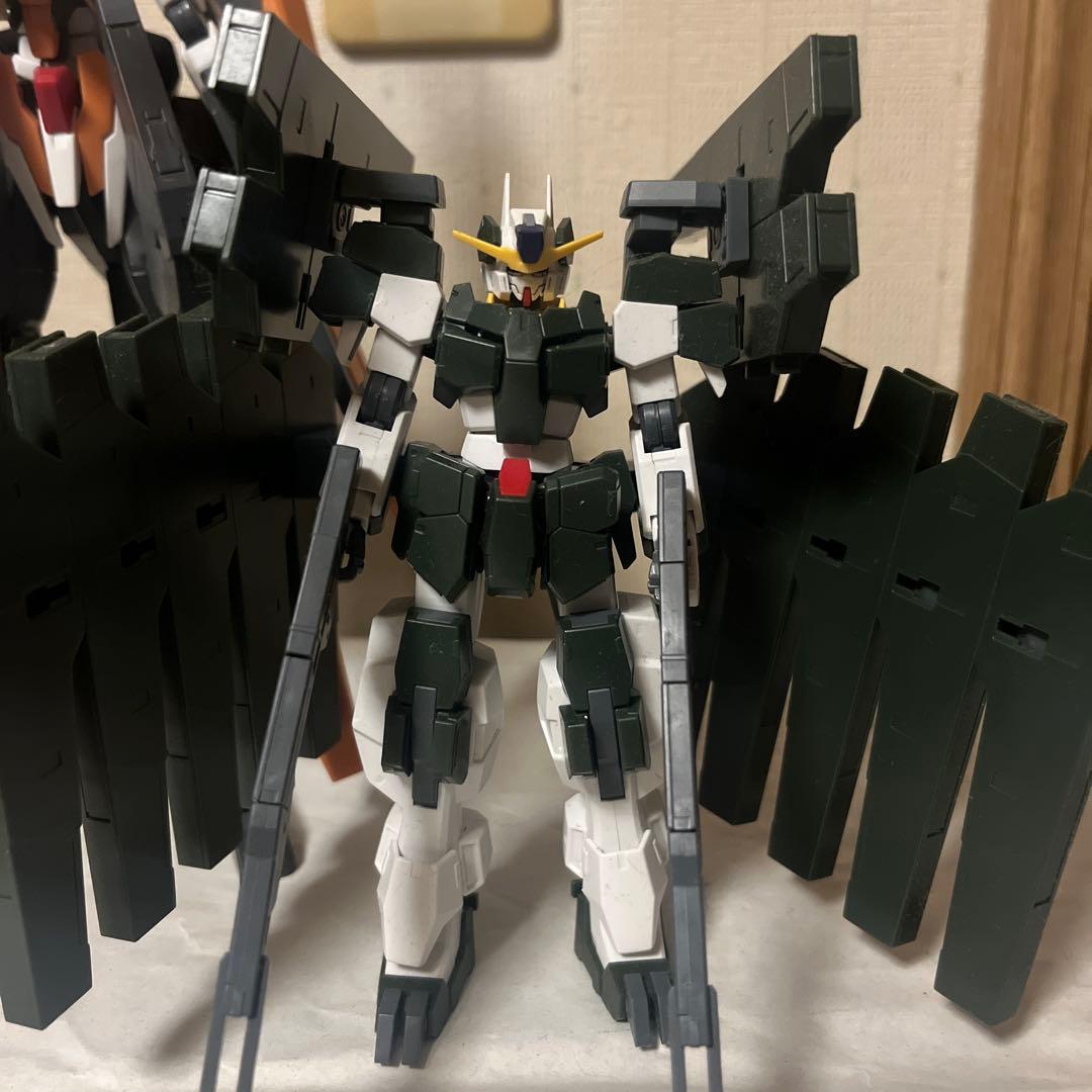 RGクアンタ　エクシアリペアⅡ HGサバーニャ　ハルート　組み立て済み