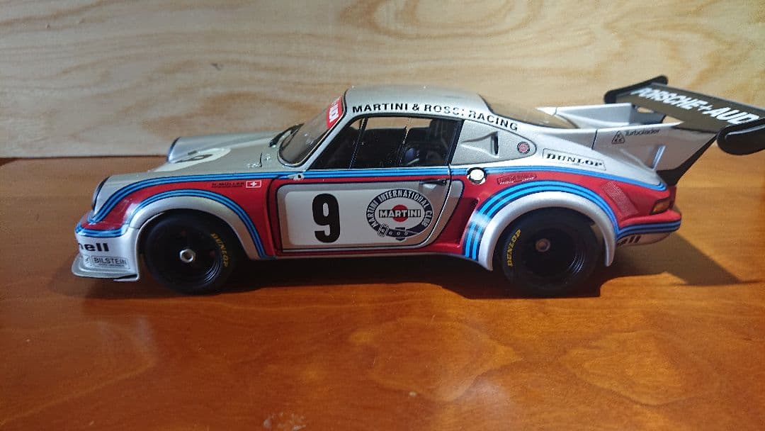 ミニカー 1/18 PORSCHE 911 CARRERA TURBO2.1