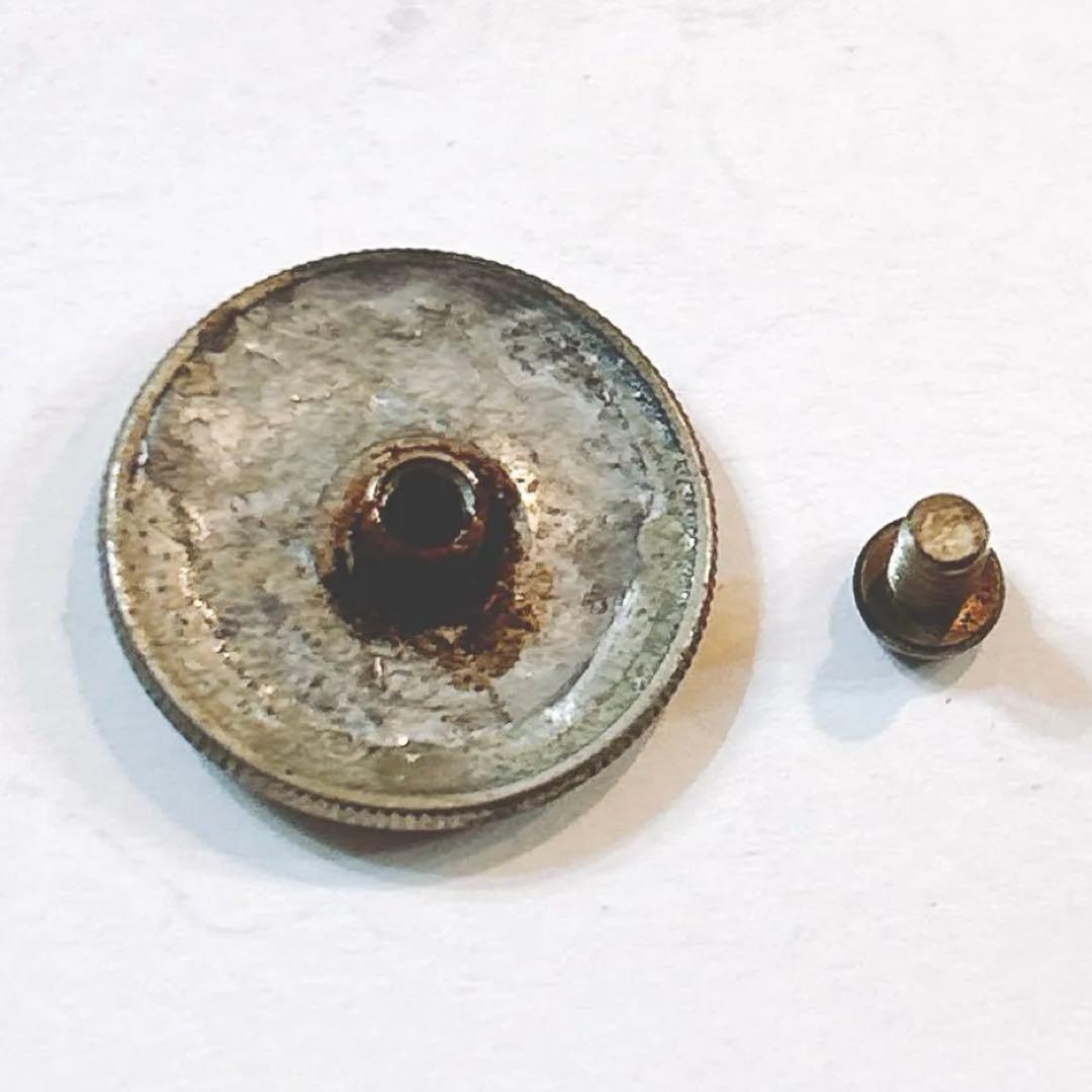 カナダ　1ドル銀貨　エリザベス2世　　ピンバッジ　留め具　コンチョ