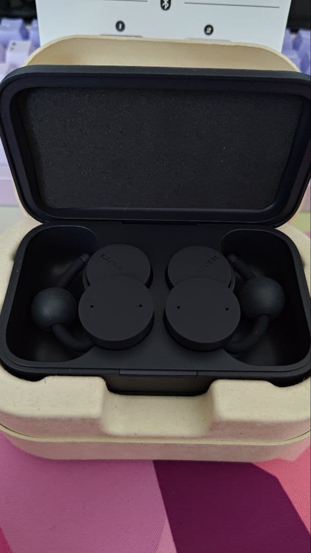 nwm DOTS ワイヤレスヘッドホン