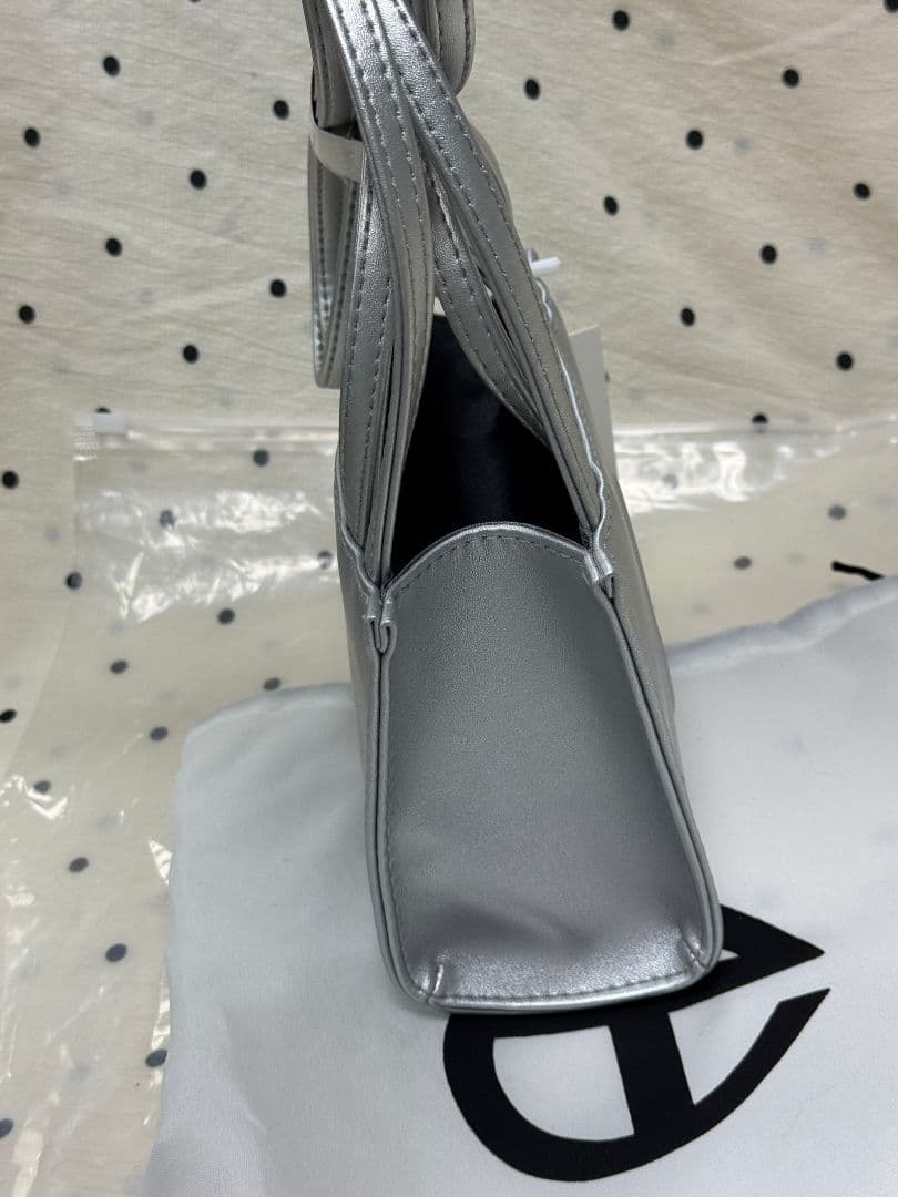 TELFARシルバー 合成皮革 ショルダーバッグ ロゴ入り