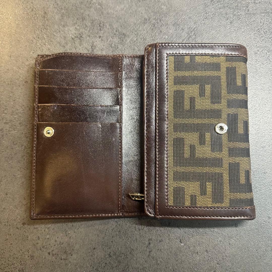 FENDI ズッカ　二つ折り財布　 コンパクトウォレット　コーナージップ