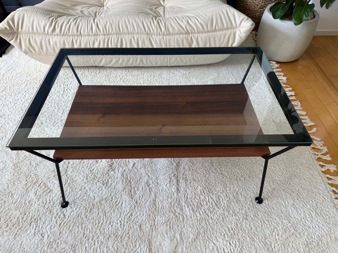 モダンガラスローテーブル