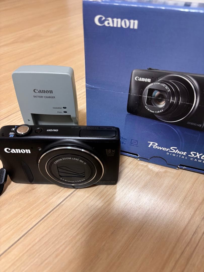 Canon PowerShot SX600 HS 本体と付属品