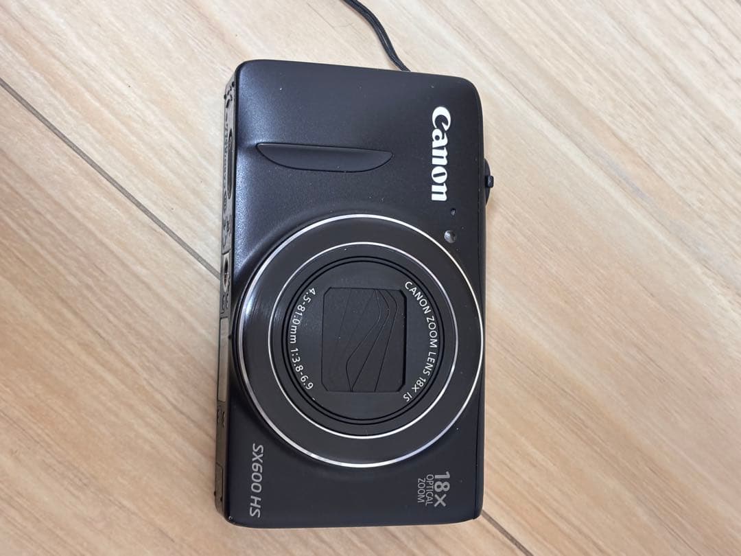 Canon PowerShot SX600 HS 本体と付属品