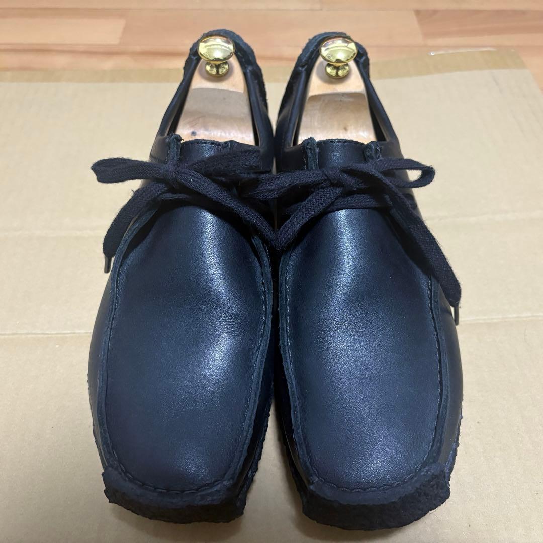 クラークス ナタリー ブラック レザー ブーツ