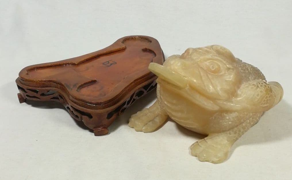 三本足　銭蛙　天然石　台座　財運アップ　風水　縁起物