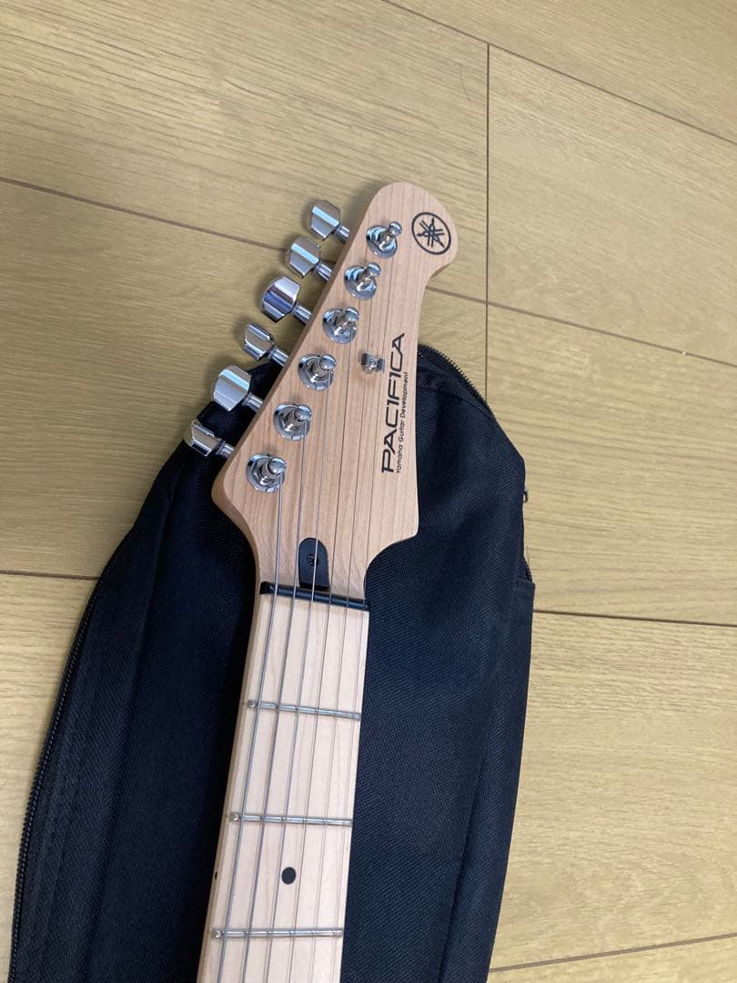 YAMAHA PACIFICA PAC112V パシフィカ　　レッド