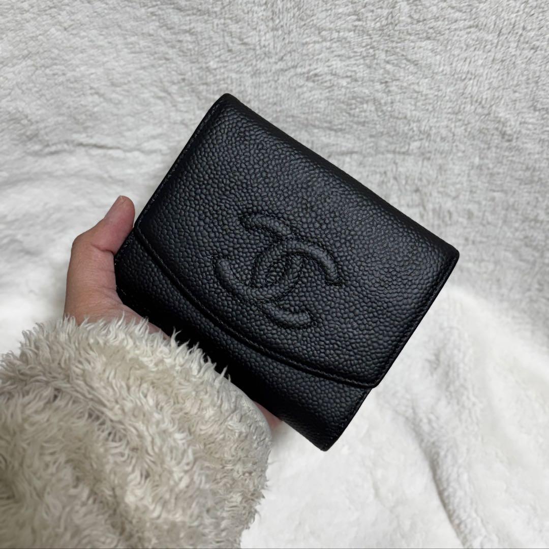 シャネルCHANEL 二つ折り財布　キャビアスキン　ゴールド金具　ココマーク