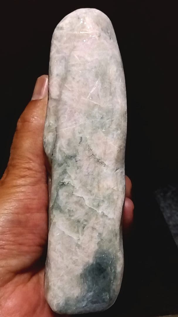 ★翡翠原石★糸魚川軟玉【姫川・転石磨き829ｇ】