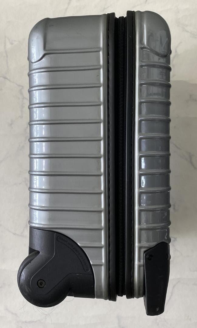 まだまだ美品!!　RIMOWA シルバー キャリーケース23L　機内持込OK
