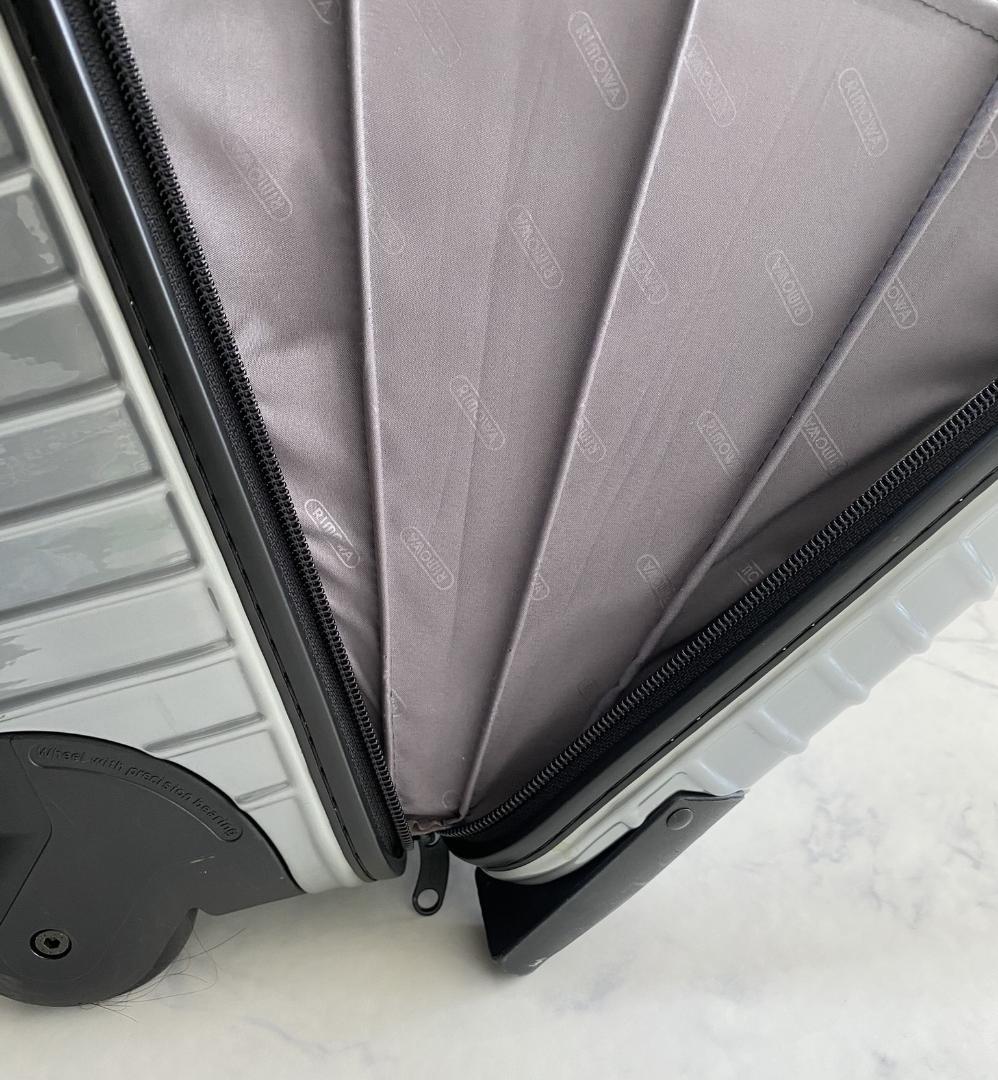 まだまだ美品!!　RIMOWA シルバー キャリーケース23L　機内持込OK