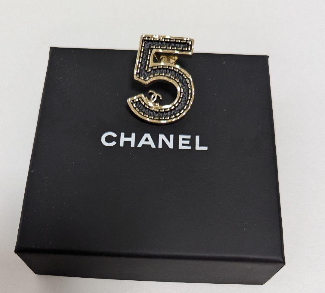 新品同様　CHANEL ブローチ No5 シャネル　ゴールド　ブラック　完売