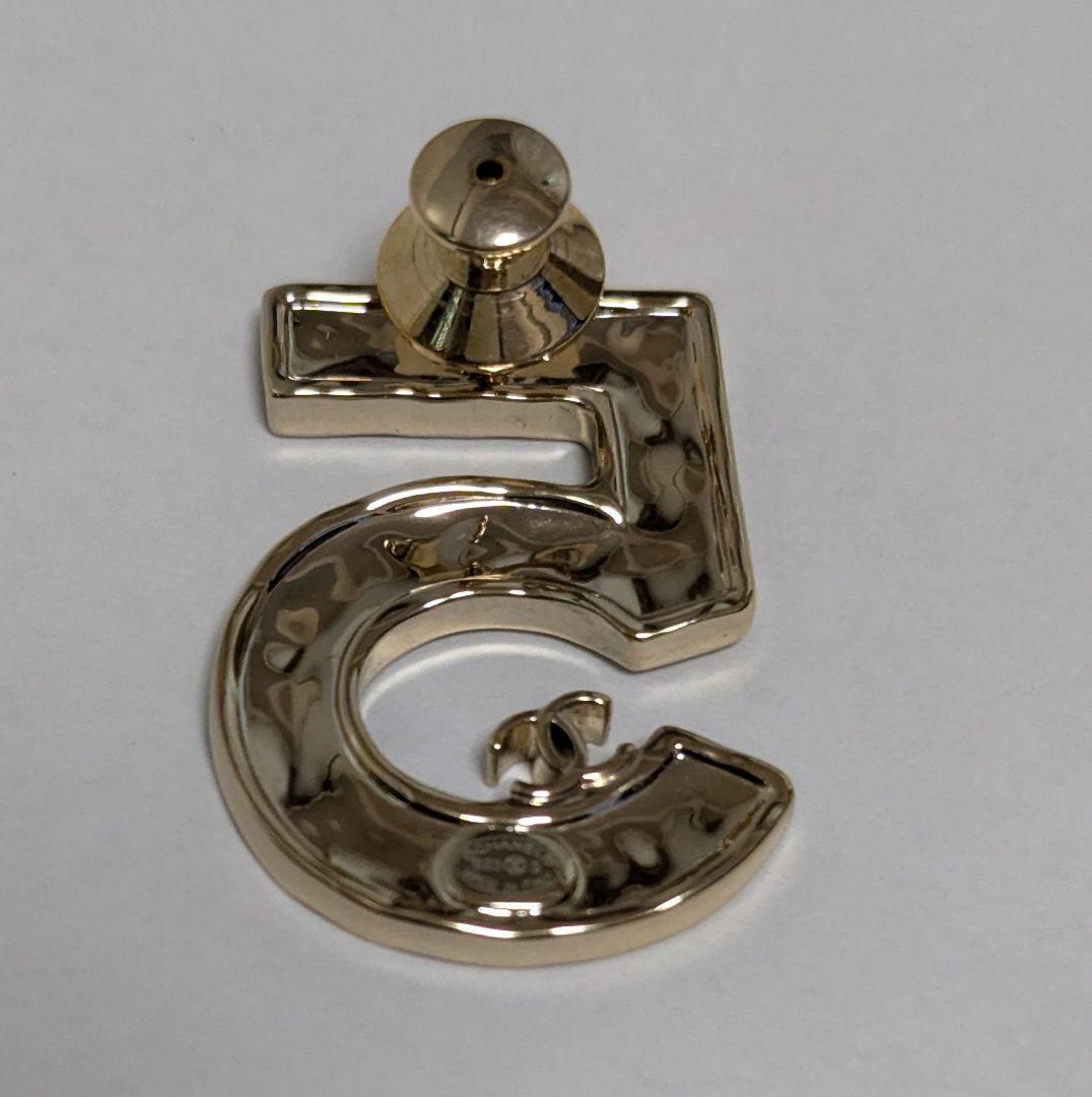 新品同様　CHANEL ブローチ No5 シャネル　ゴールド　ブラック　完売