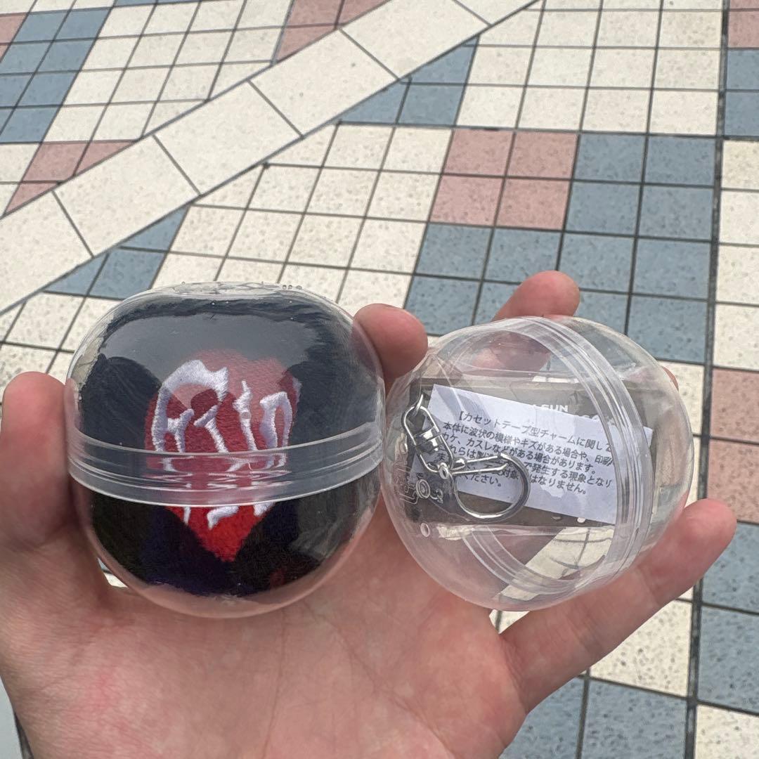 B'z FYOP ガチャガチャ　final リストバンド　カセットチャーム