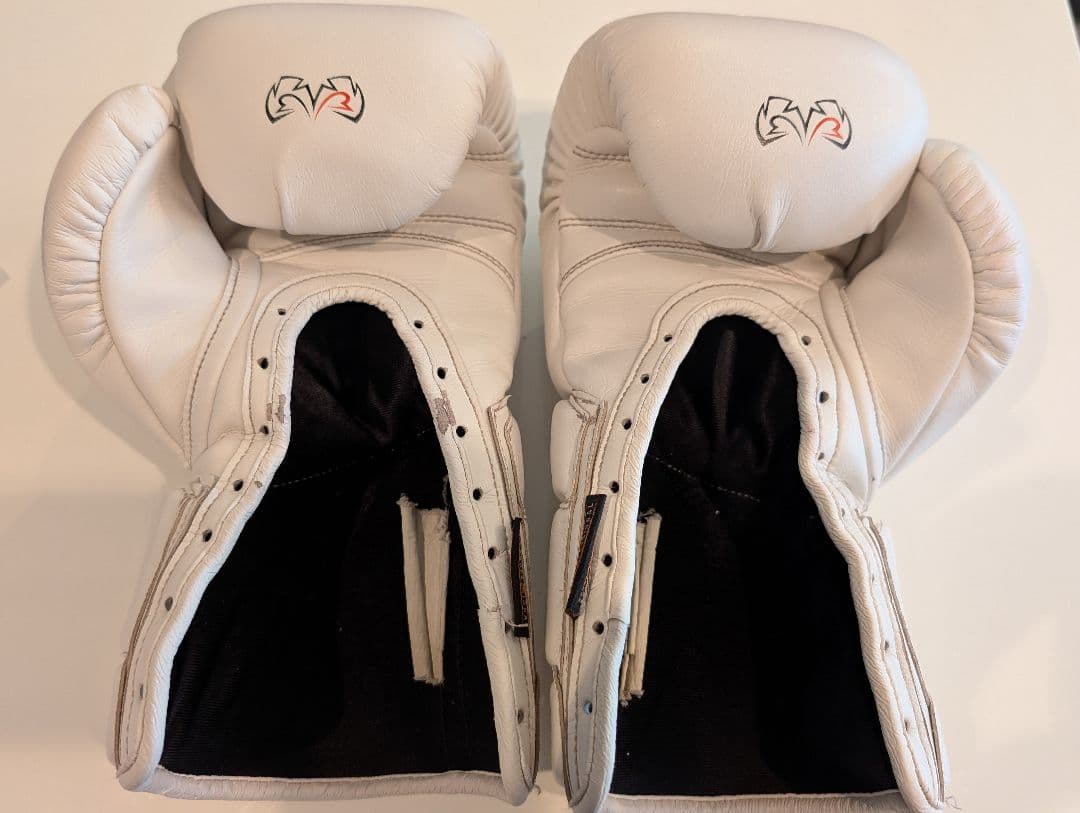 RIVAL ライバル　スパーリング　ボクシンググローブ 14oz ホワイト