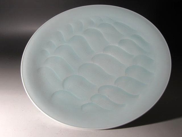 ★　塚本快示　(快山)　青白磁涛文皿　目をひく一品です★x507