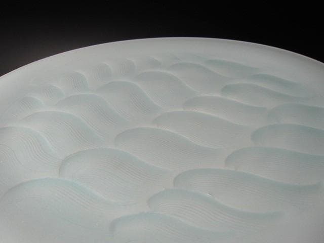 ★　塚本快示　(快山)　青白磁涛文皿　目をひく一品です★x507