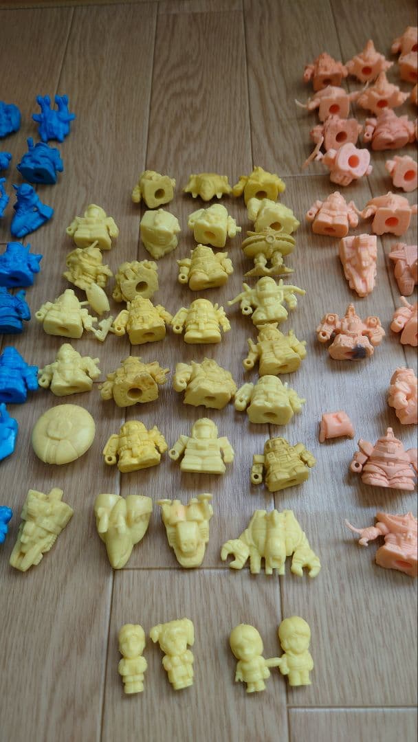 機動戦士ガンダム　ガン消しまとめ売り　約200体　パーツ有り