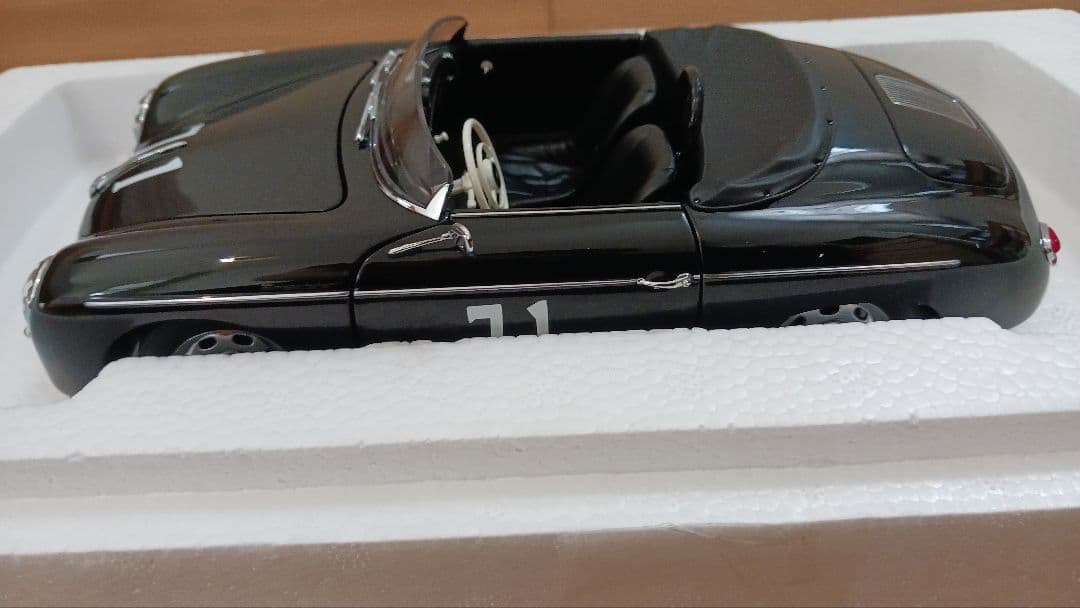 希少オートアート　1/18 ポルシェ356 スティーブ・マックィーンモデル